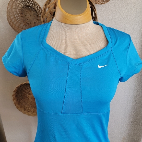 Nike Dri Fit - Picture 2 of 3